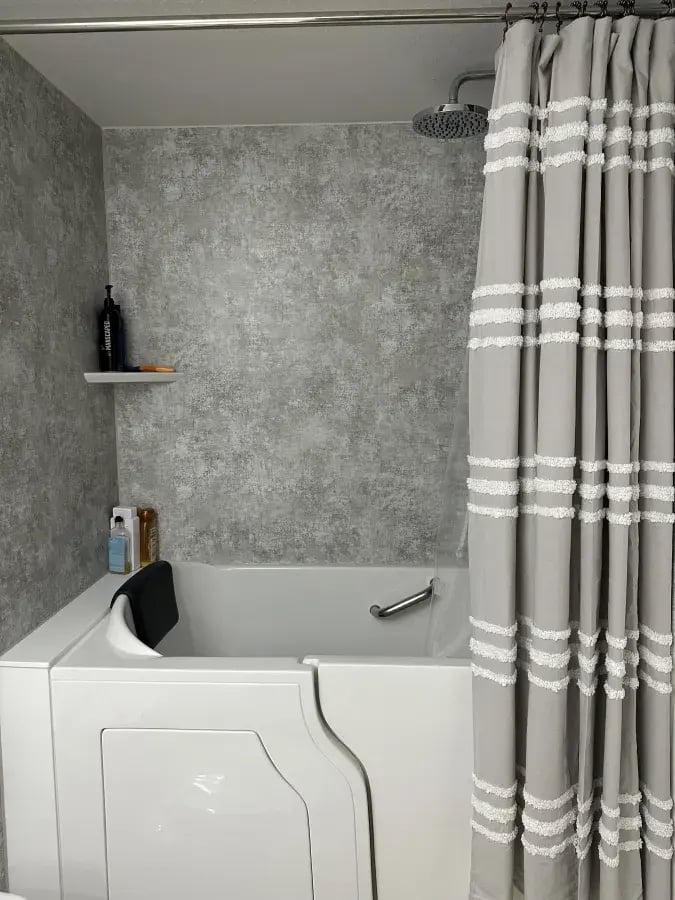 close-up-walk-in-tub-remodeling-san-diego-shugarman’s