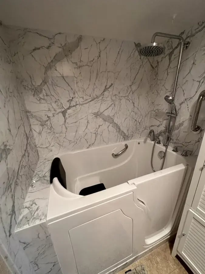 top-view-walk-in-tub-san-diego-bathtub-remodeling-shugarman’s-shirley