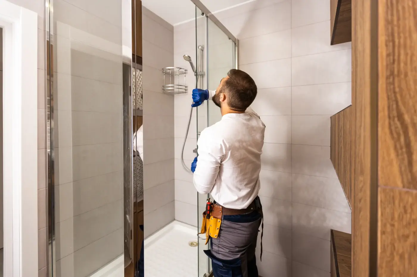Tub and Shower Remodel Specialist vs a Traditional General Contractor